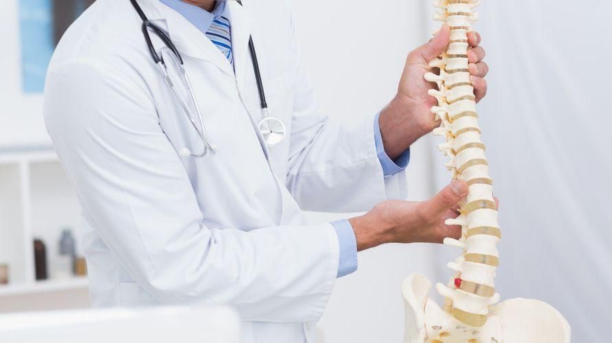 Inilah Perbedaan Dokter Ortopedi dan Dokter Saraf yang Wajib Anda Tahu